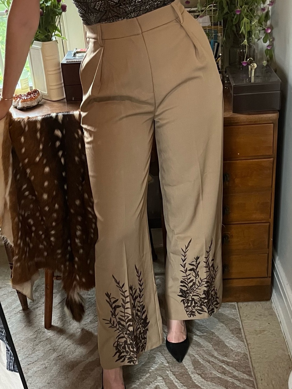 Khaki slacks with floral embroidery